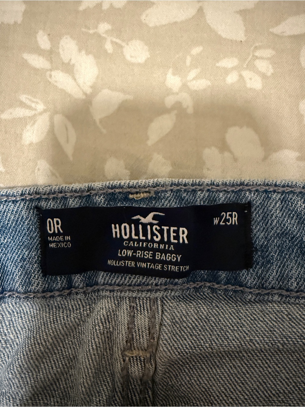Hollister Light Blue Low Rise Baggy Demin Jeans - Picture 2 of 2